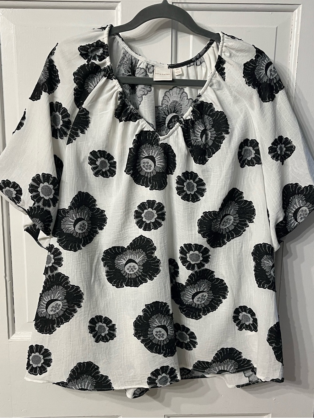 Zac & Rachel Puff sleeve top black white floral 1X
